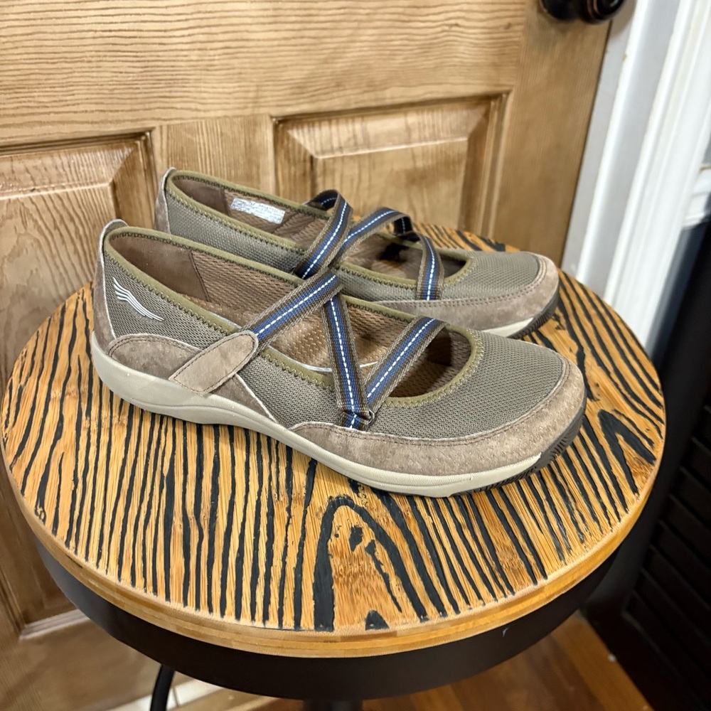 DANSKO HAZEL MARY JANE STYLE SLIP ON SHOES TAN BROWN SUEDE LEATHER 37 EU/7 US